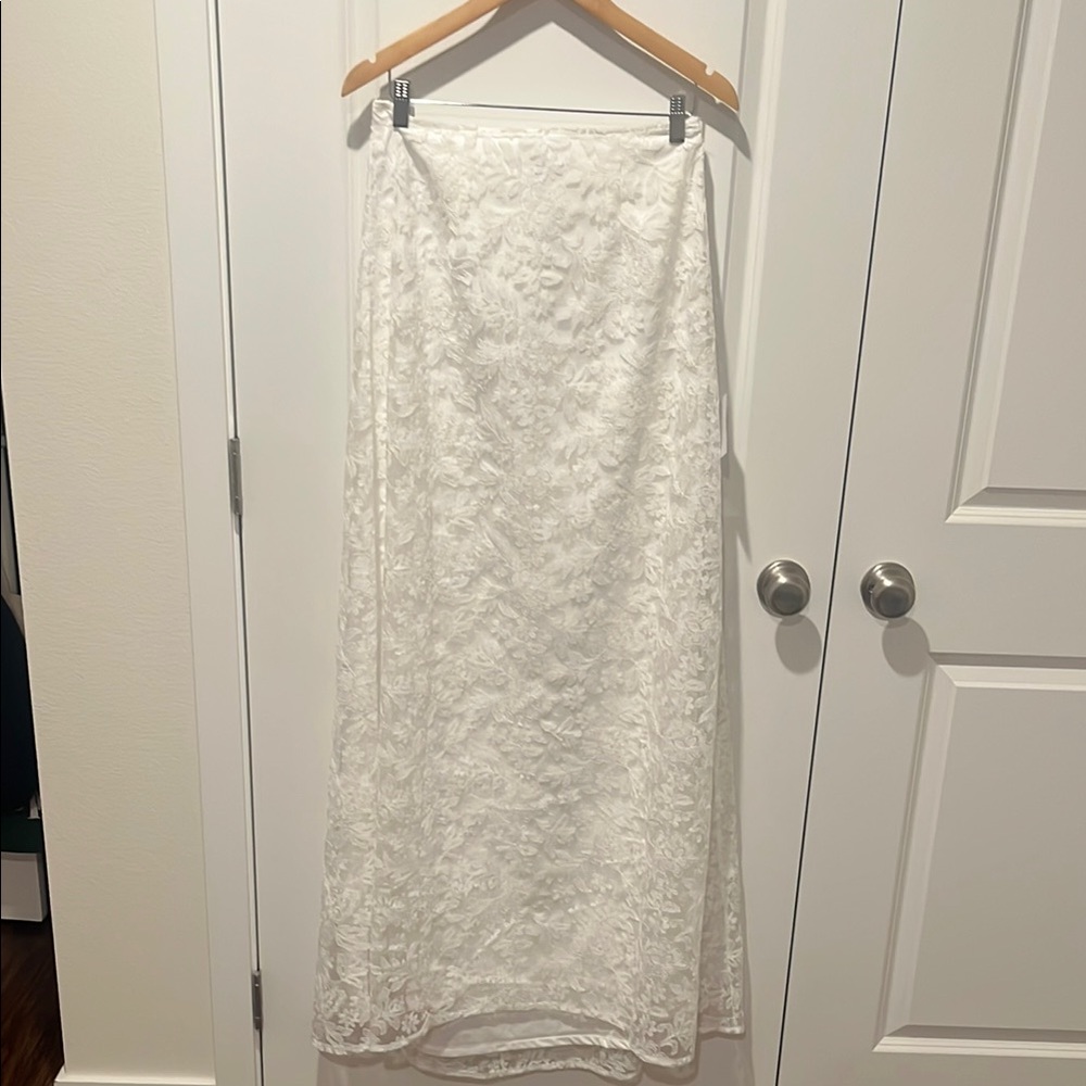 Elegant White Lace Skirt